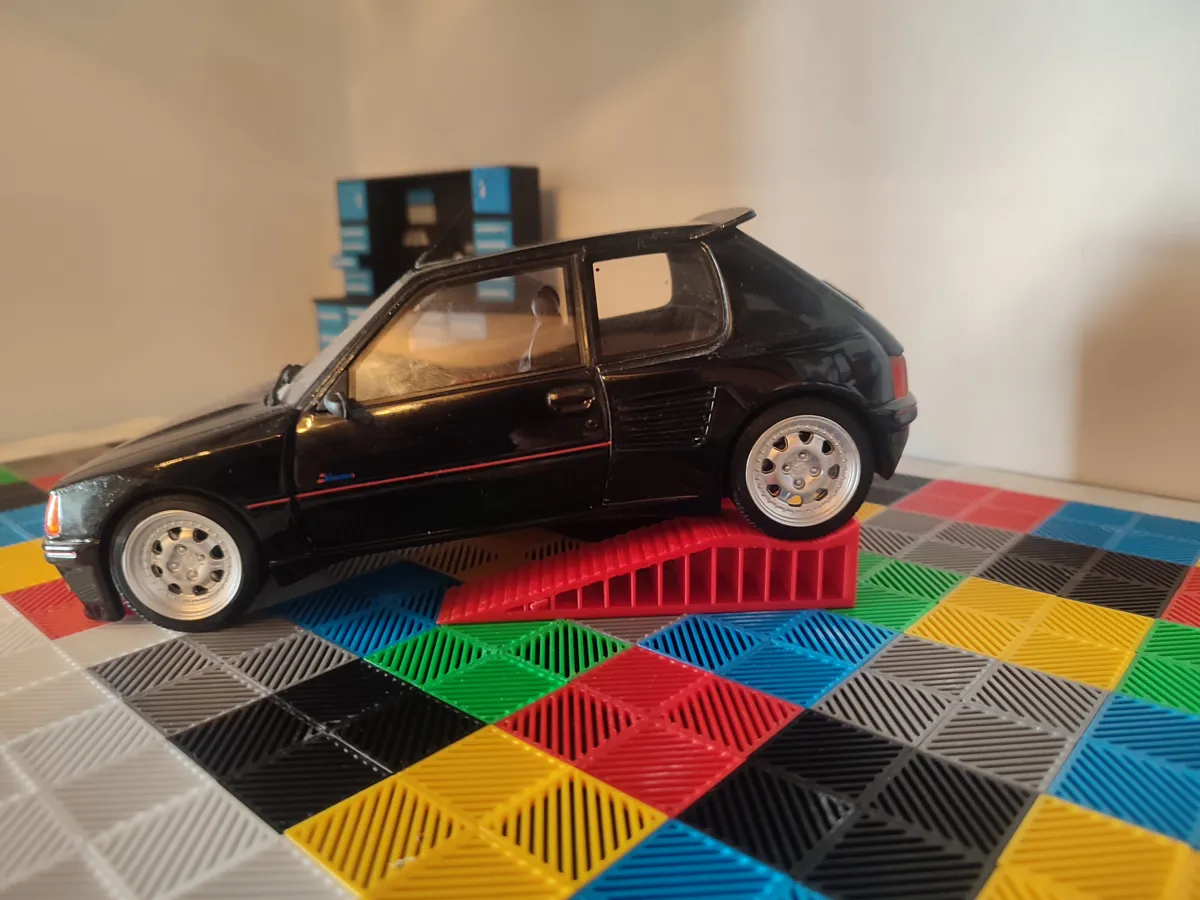 Rampes de levage pour voiture miniature 1:18, photo 3 of 4 - Rampes de levage pour voiture miniature 1:18 Miniatures