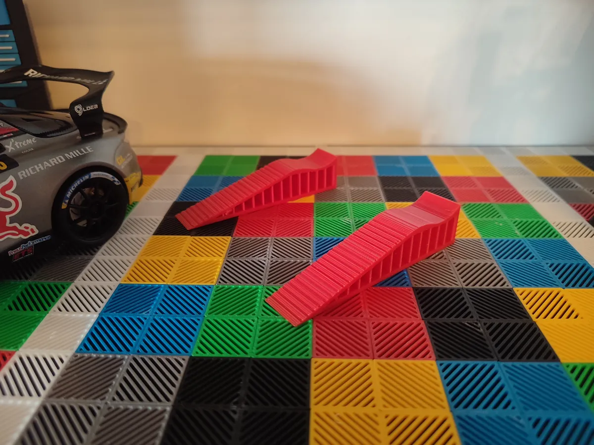 Rampes de levage pour voiture miniature 1:18, photo 4 of 4 - Rampes de levage pour voiture miniature 1:18 Miniatures