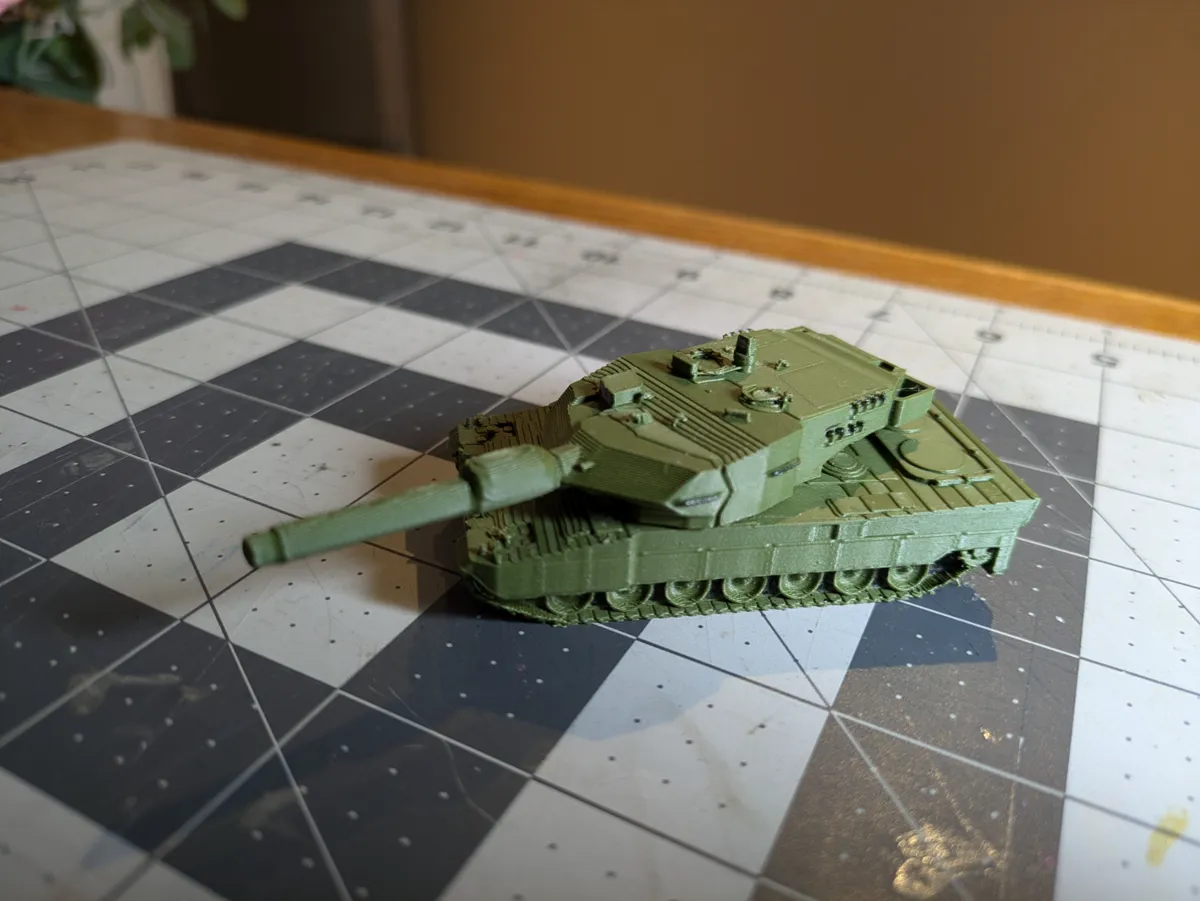 Leopard 2A6 Main Battle Tank, photo 2 of 4 - Leopard 2A6 Main Battle Tank Miniatures