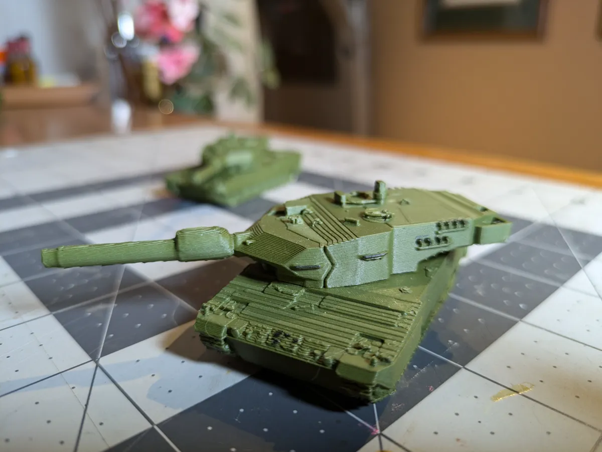 Leopard 2A6 Main Battle Tank, photo 3 of 4 - Leopard 2A6 Main Battle Tank Miniatures