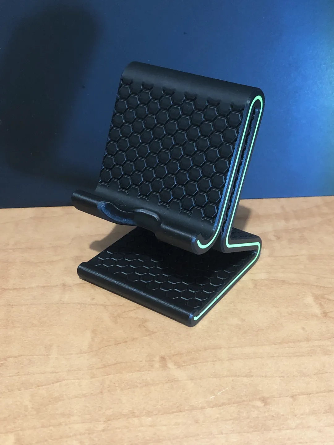 Raised Hexagon Phone Stand EVO with Charging, photo 2 of 4 - Raised Hexagon Phone Stand EVO with Charging Tools