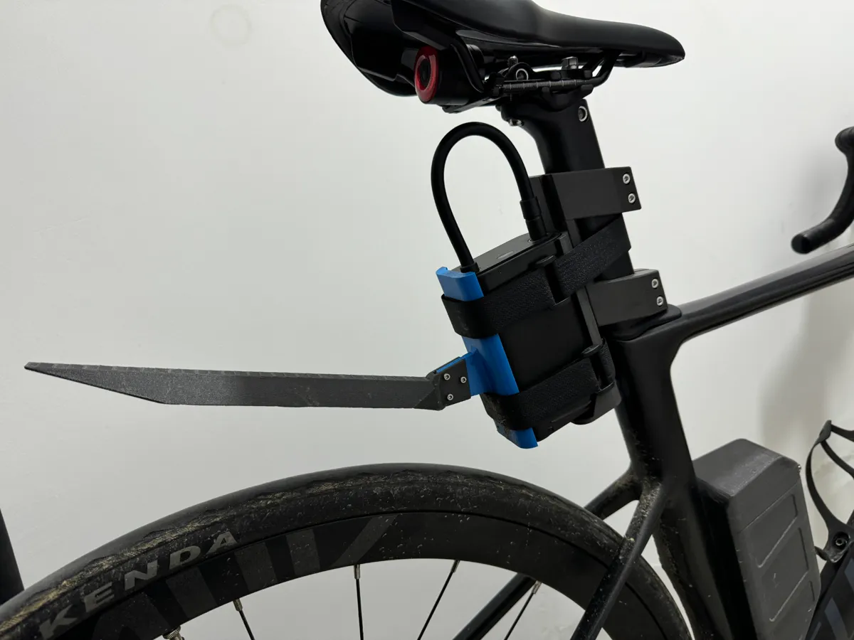 公路车用小米充气宝2挂载支架Xiaomi Inflatable 2 stand for bike, photo 2 of 4 - 公路车用小米充气宝2挂载支架Xiaomi Inflatable 2 stand for bike Cycling