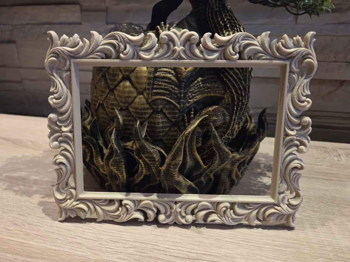 Picture frame frame with floral decoration
