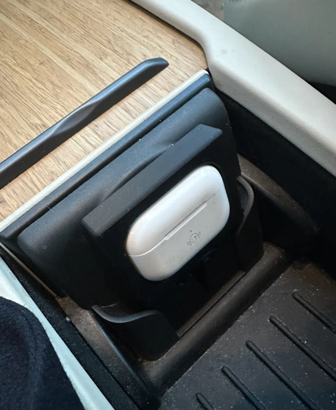 AirPods Pro holder for Tesla Model S/X charger, photo 3 of 3 - AirPods Pro holder for Tesla Model S/X charger Hobby & DIY