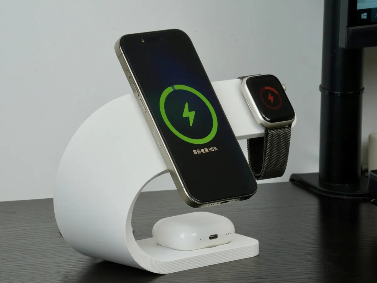 ArcDock Pro All-in-One Apple Charging Dock, photo 3 of 4 - ArcDock Pro All-in-One Apple Charging Dock Mobile & Device Accessories