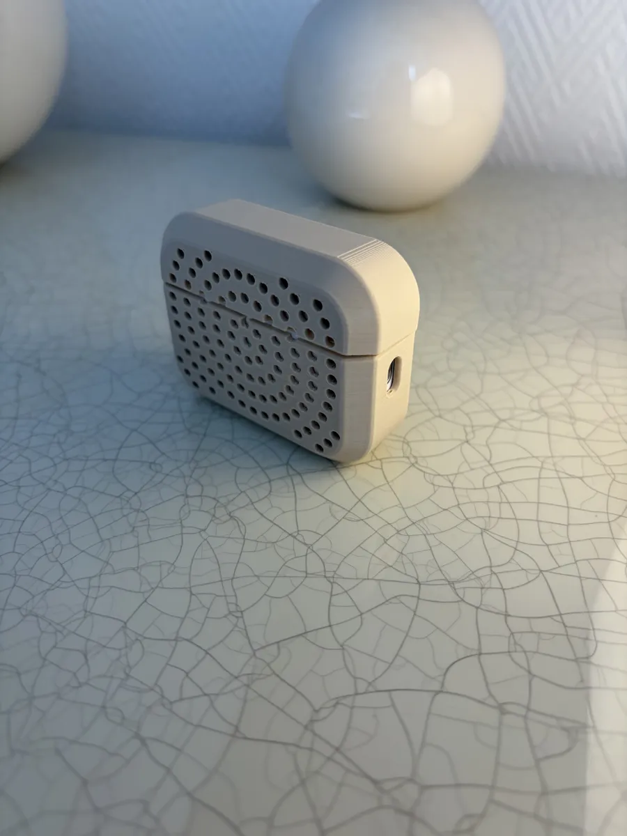 AirPods Pro 3 Case, photo 3 of 4 - AirPods Pro 3 Case Mobile & Device Accessories