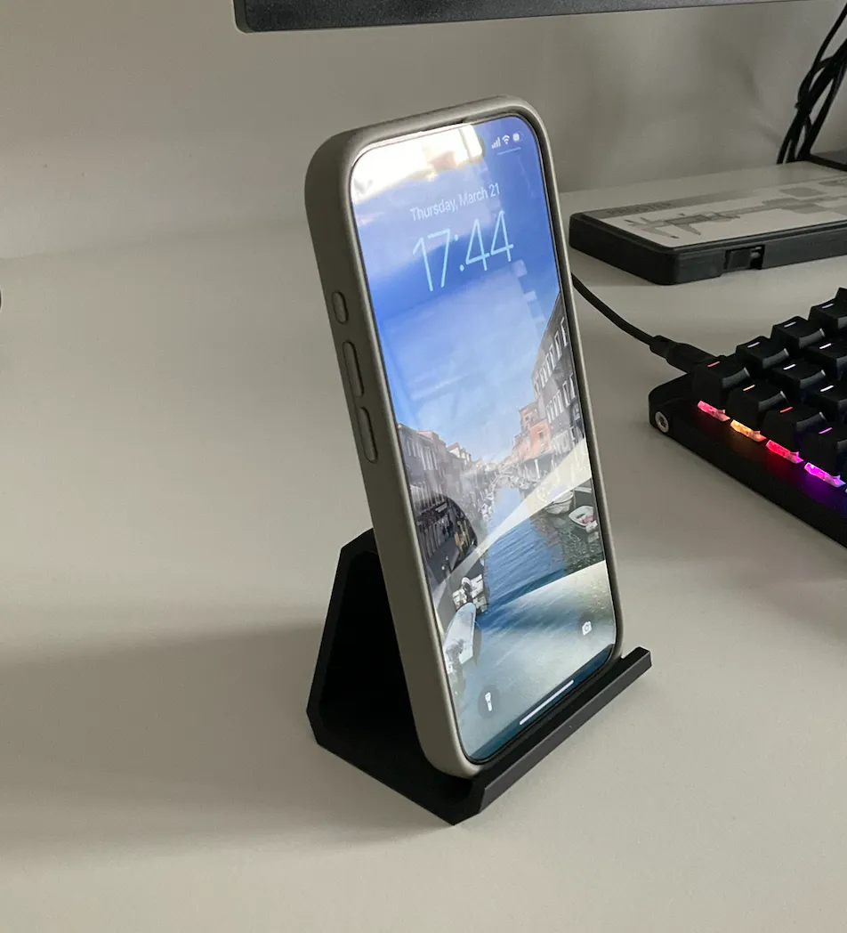 Minimal Vertical Phone Stand, photo 2 of 3 - Minimal Vertical Phone Stand Mobile & Device Accessories