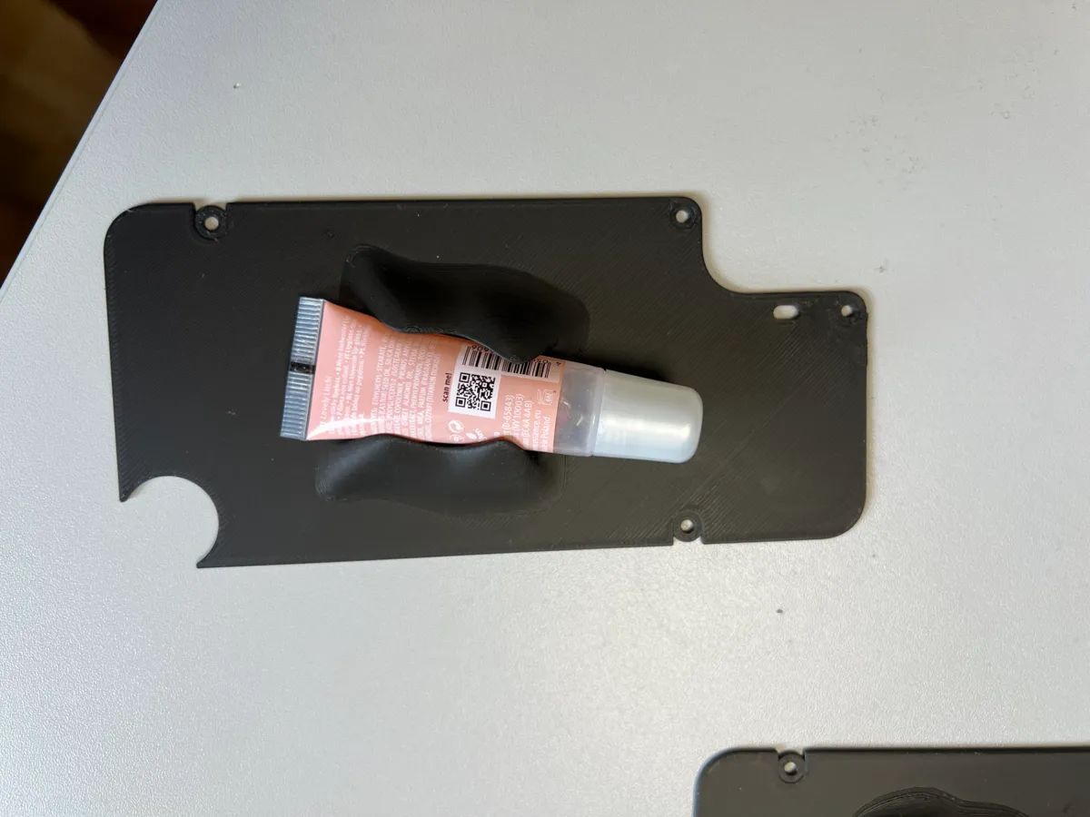 Phone CMF Lipstick Holder, photo 3 of 4 - Phone CMF Lipstick Holder Fashion