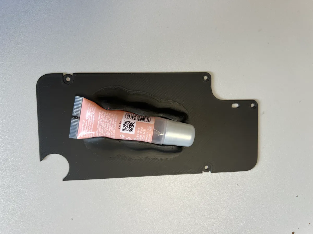 Phone CMF Lipstick Holder, photo 4 of 4 - Phone CMF Lipstick Holder Fashion
