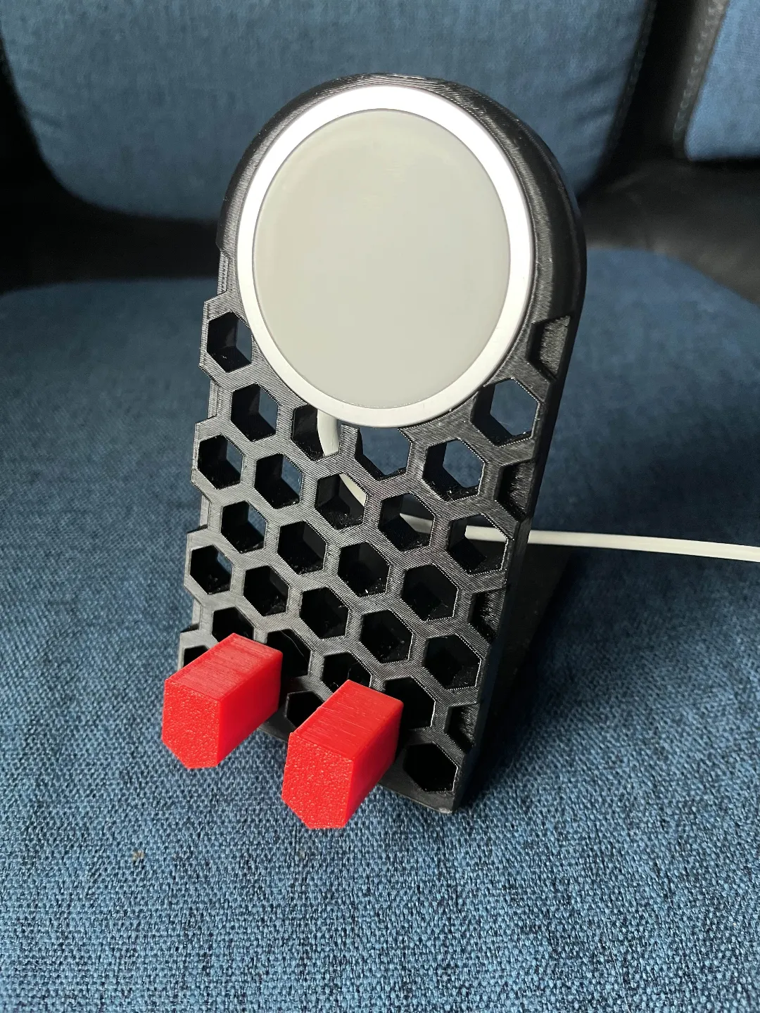 MagSafe phone stand, photo 2 of 3 - MagSafe phone stand Hobby & DIY