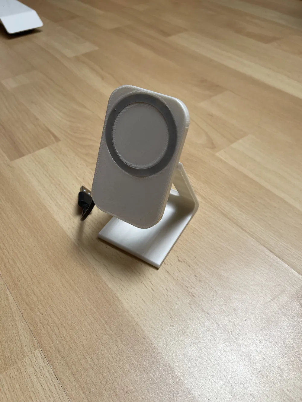 Charging MagSafe Stand, photo 3 of 4 - Charging MagSafe Stand Hobby & DIY