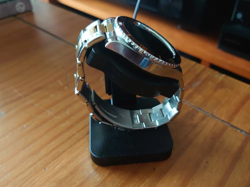 Charging stand North 511 Nexus Pro Smartwatch - Fashion Accessories, in stock in India