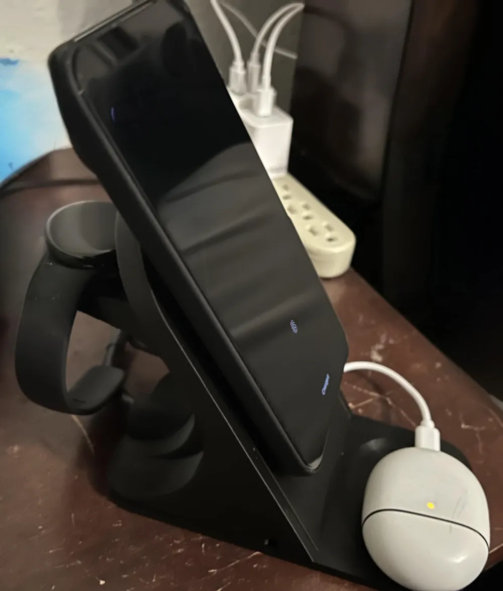 Charging Station (Pixel Watch G1, phone, buds), photo 3 of 4 - Charging Station (Pixel Watch G1, phone, buds) Tools