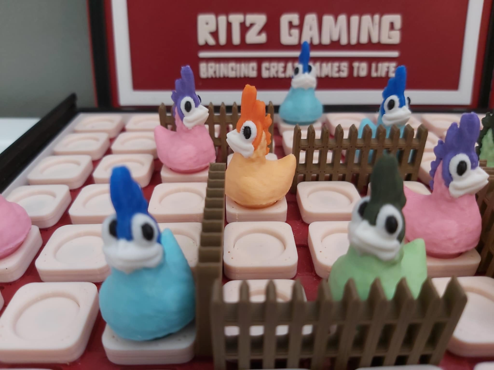 CHICKEN RUN Board Game - Bookcase Edition