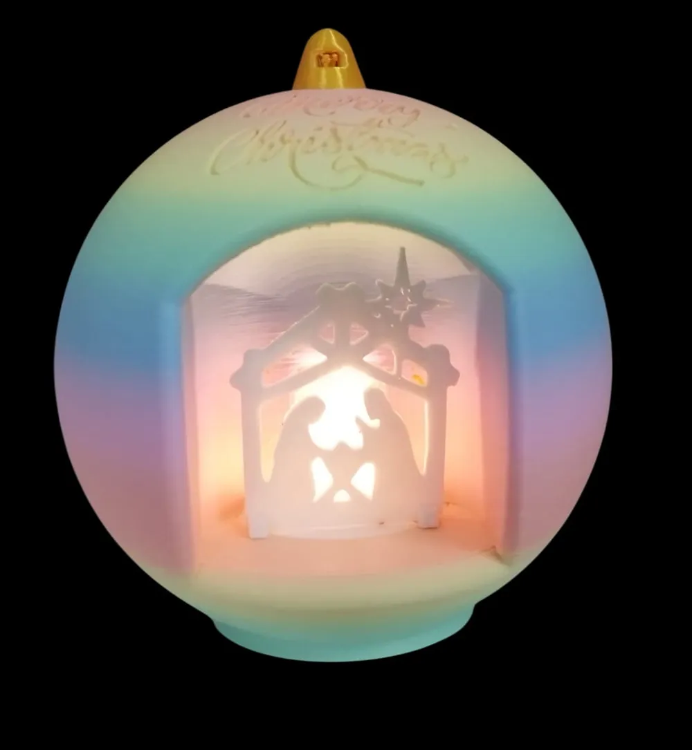 Sfera Natalizia con Natività luminosa, photo 4 of 4 - Christmas Gifts & Stocking Fillers, dicembre2024