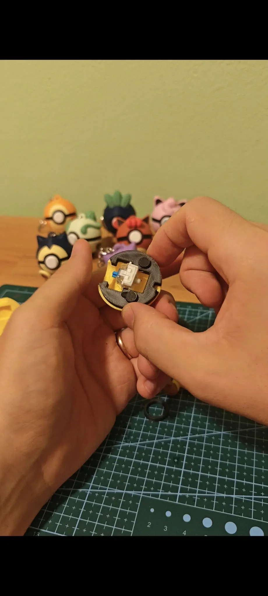 CLICKERBALL Series - Pikachu #025, photo 4 of 4 - CLICKERBALL Series - Pikachu #025 Figurines & Collectibles