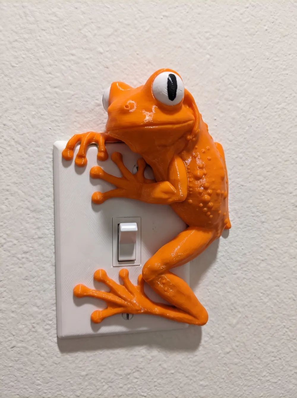 Clinging Tree Frog Switch Plate, photo 3 of 5 - Router, Wi-Fi & Network Mounts, lamp
