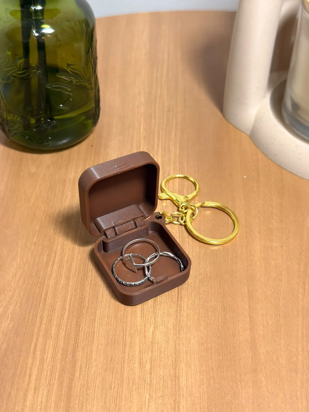 Keychain Jewelry Holder / Compact Ring Holder, photo 3 of 4 - Key Organisers & Key Smiths, box