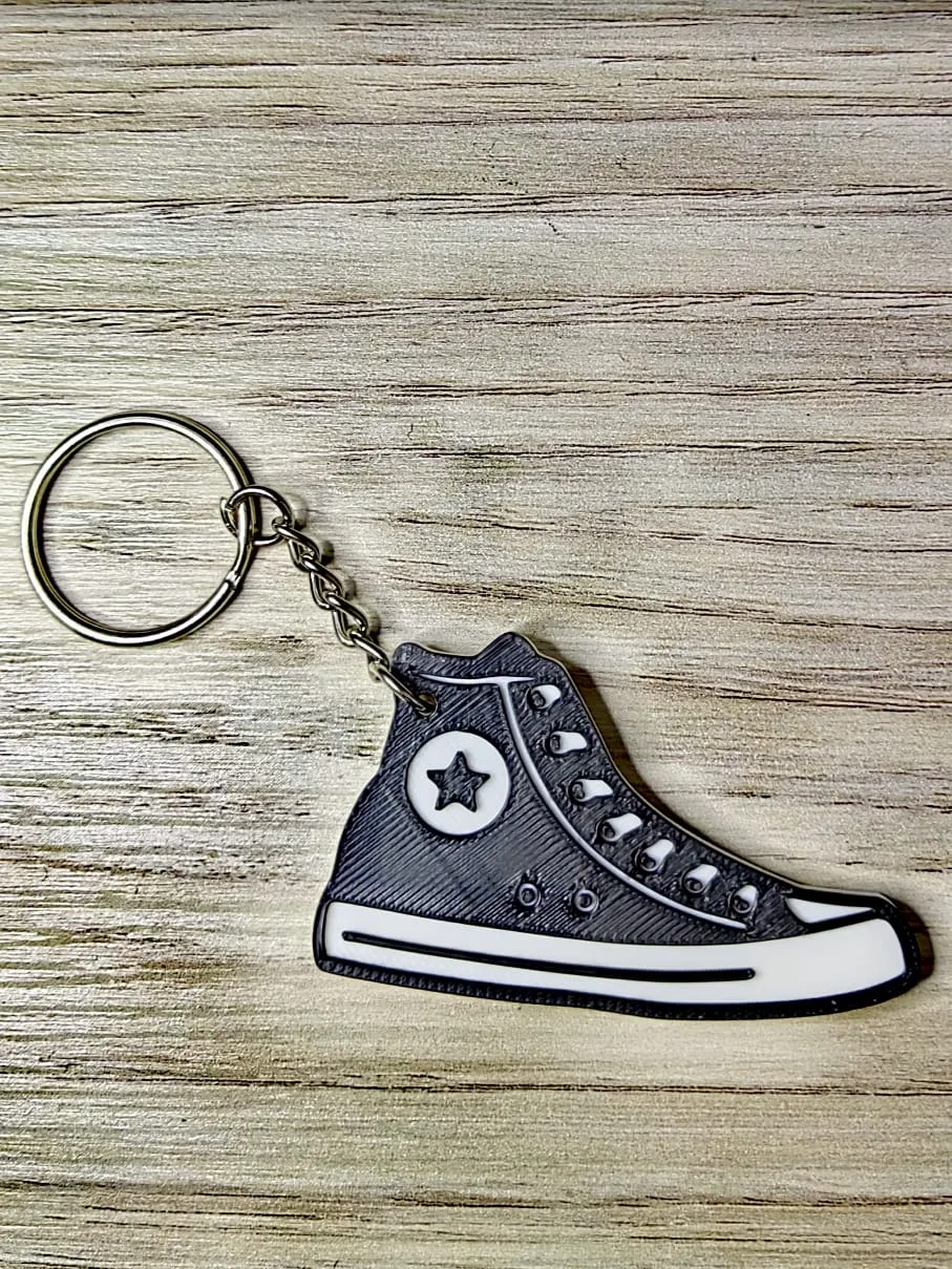Converse llaverito con o sin nombre personalizado, photo 2 of 4 - Tennis, Badminton & Pickleball, keychain