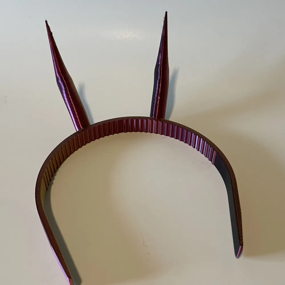 Curved Dragon Horns (perhaps Wings of Fire), photo 2 of 4 - Curved Dragon Horns (perhaps Wings of Fire) Fashion