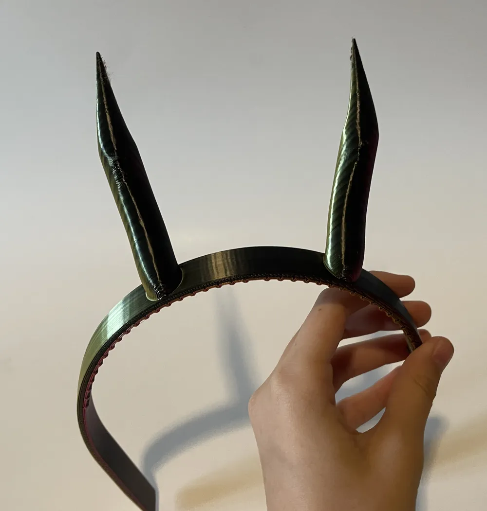 Curved Dragon Horns (perhaps Wings of Fire), photo 3 of 4 - Curved Dragon Horns (perhaps Wings of Fire) Fashion