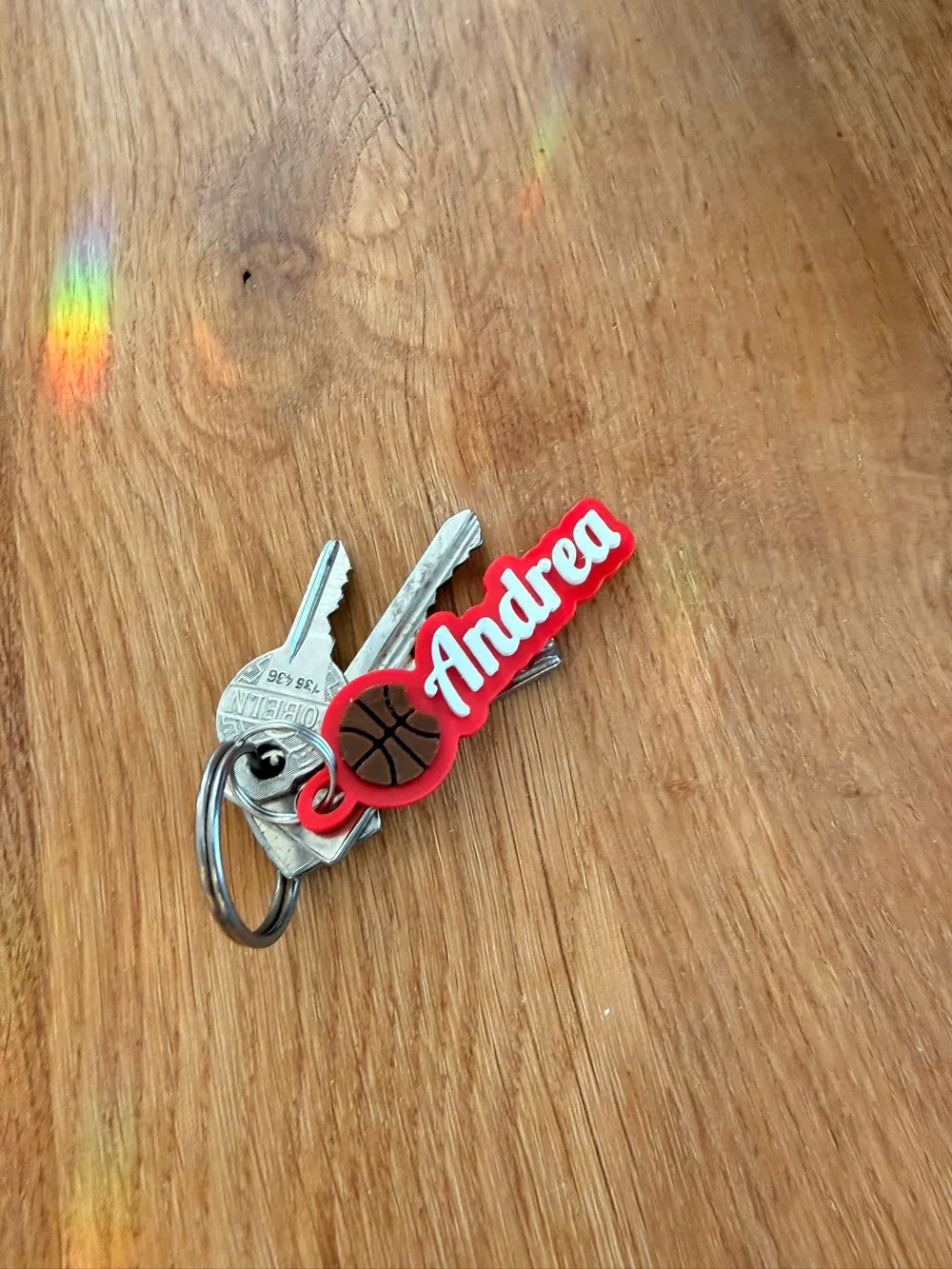Personalisierbarer Basketball-Schlüsselanhänger, photo 3 of 4 - Sports & Team Keychains, baskeball art