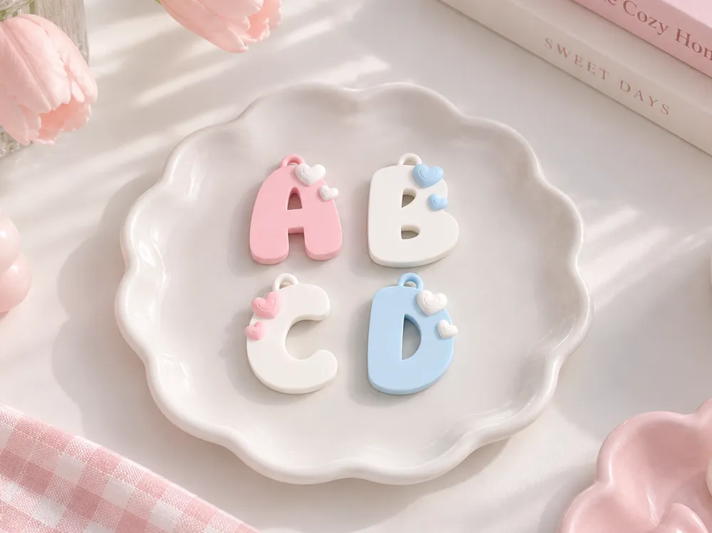 Cute Heart Alphabet Keychain & Bag Charm A, Z, photo 2 of 4 - Cute Heart Alphabet Keychain & Bag Charm A, Z Fashion