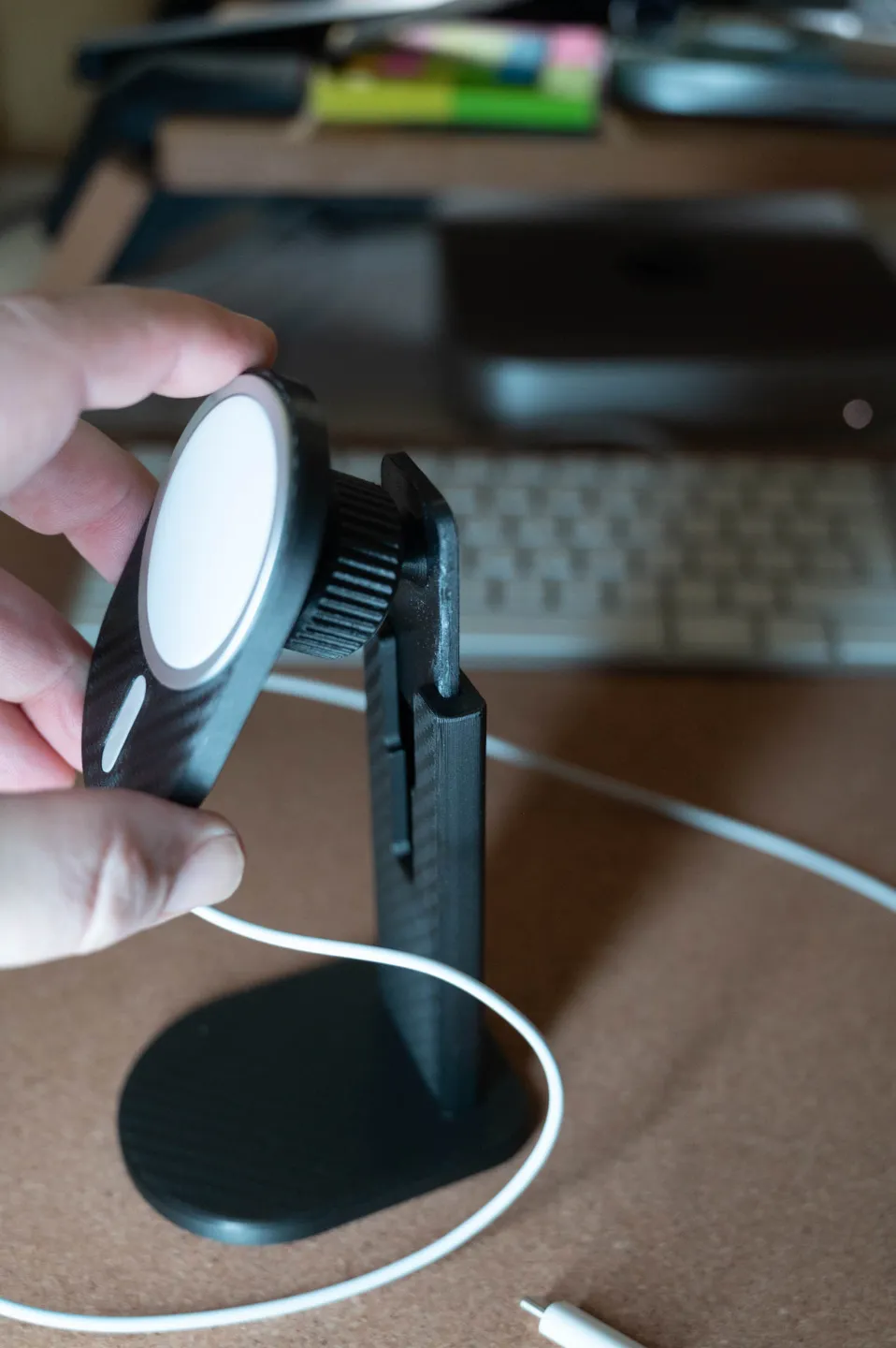Desktopstand for MagSafe Dash Mount, photo 2 of 4 - Desktopstand for MagSafe Dash Mount Household