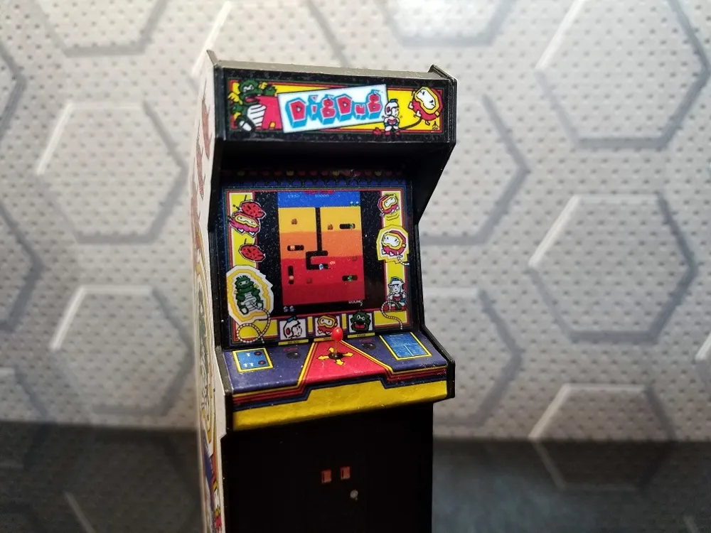 Dig Dug Arcade Machine Cabinet 1:16 scale, photo 3 of 4 - Dig Dug Arcade Machine Cabinet 1:16 scale Miniatures
