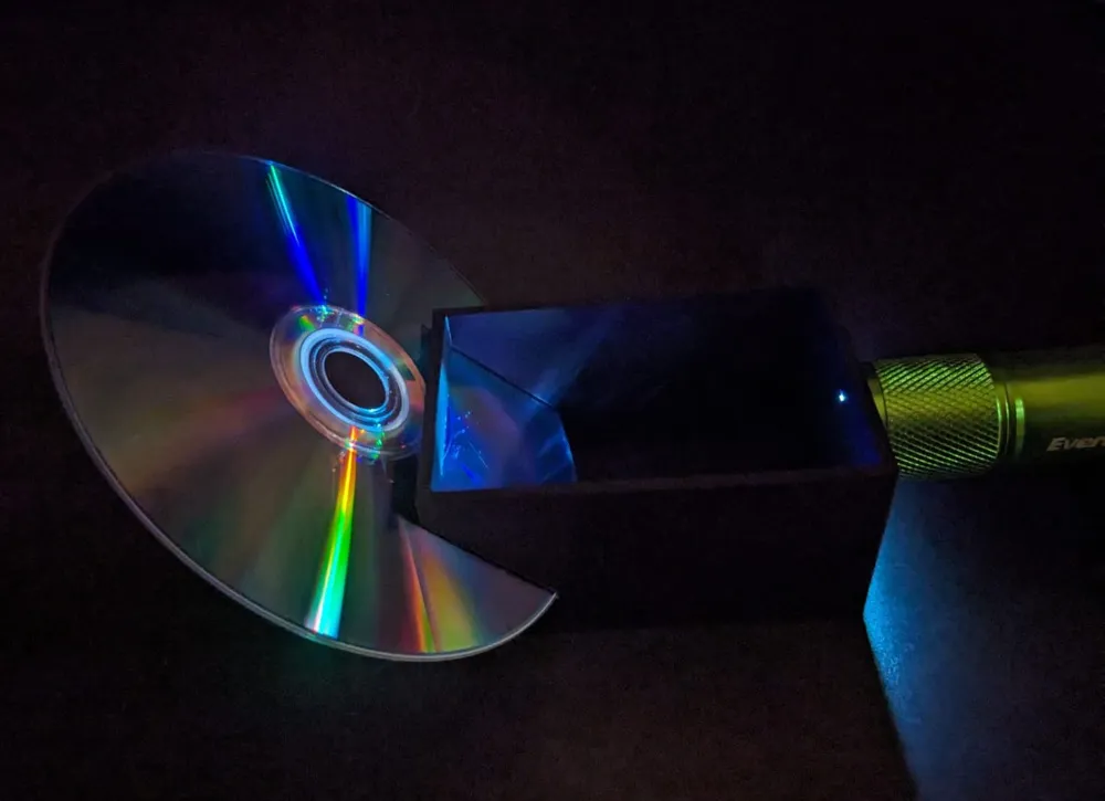 DIY Spectroscope, photo 3 of 4 - DIY Spectroscope Learning & STEM