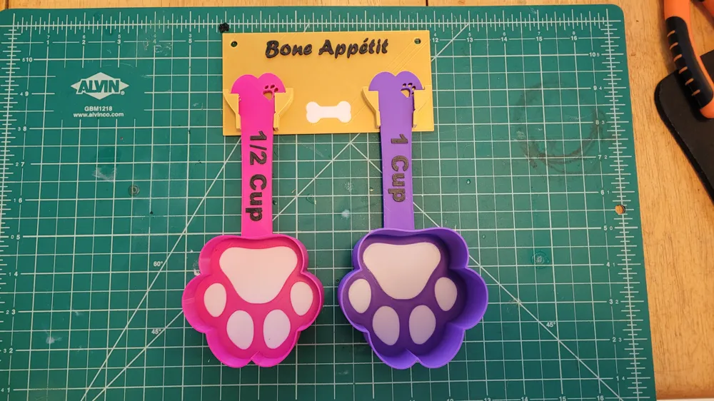 Dog Food Scoops with Wall Hanger, photo 3 of 4 - Dog Food Scoops with Wall Hanger Pets