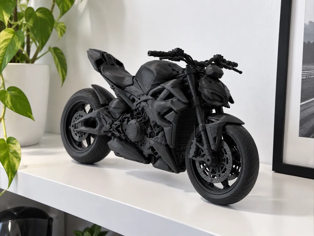 Ducati Streetfighter V4 - Motorcycle, photo 4 of 4 - Ducati Streetfighter V4 - Motorcycle Hobby & DIY