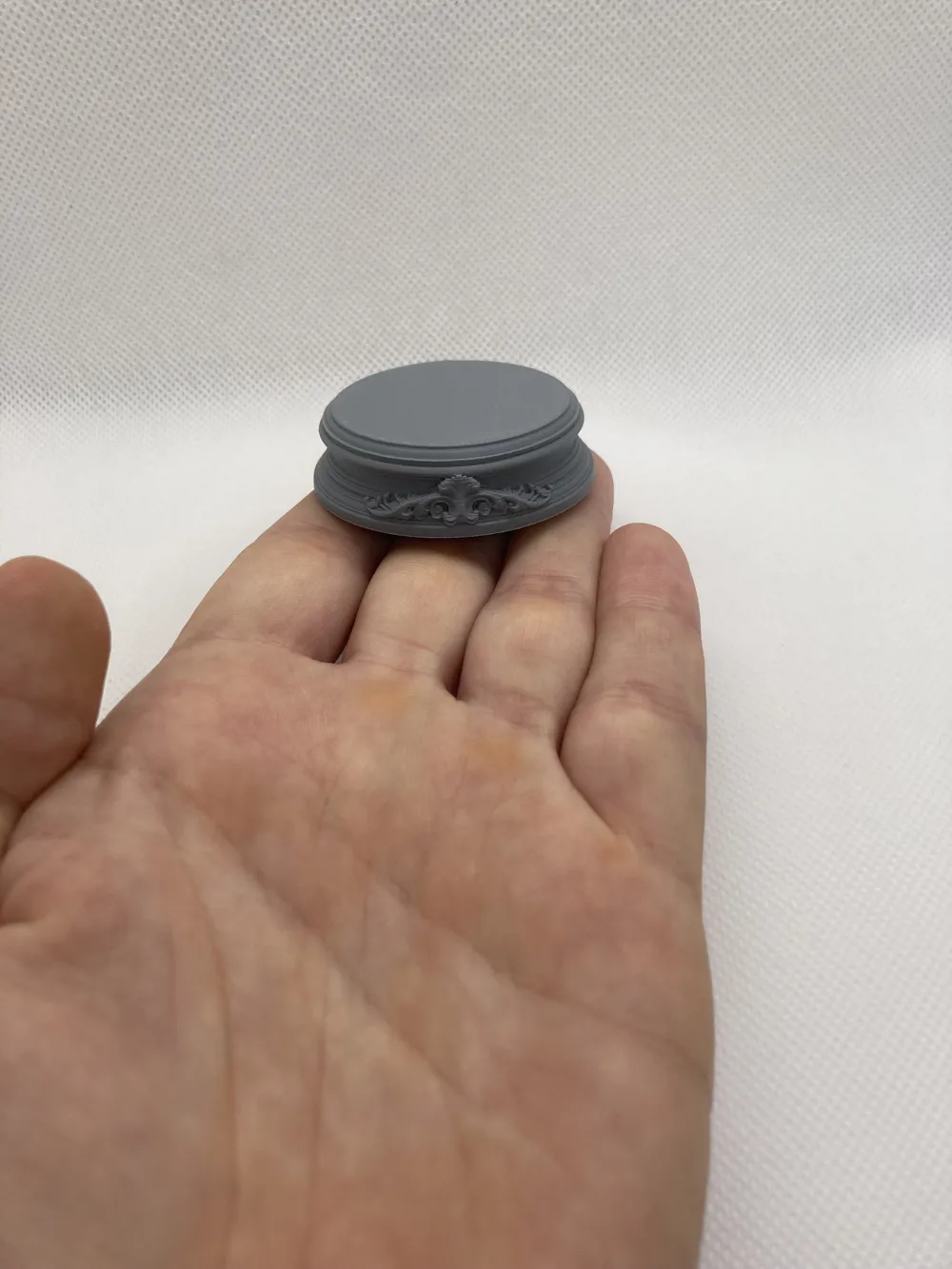 Elegant Round Pedestal Base - 50mm Display Stand, photo 3 of 4 - Elegant Round Pedestal Base - 50mm Display Stand Miniatures