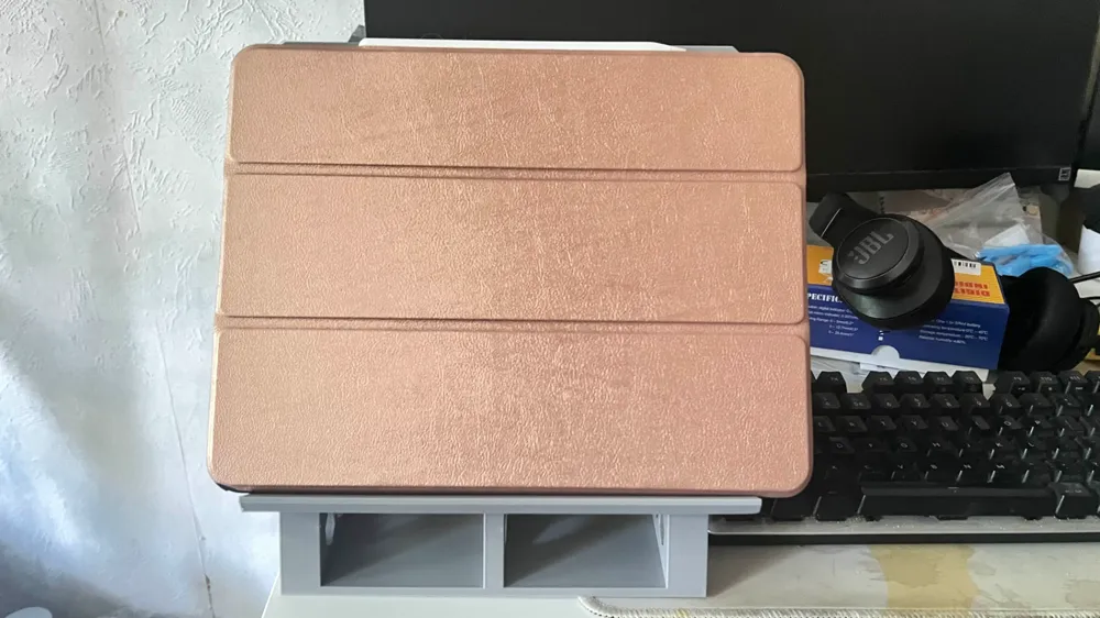 Ergonomic Ipad M4 pro stand, photo 3 of 4 - Ergonomic Ipad M4 pro stand Education
