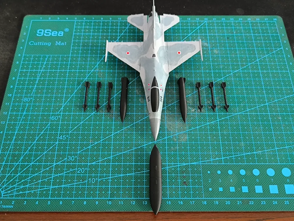 F-16 Fighter Jet Model, photo 3 of 4 - Model Aircraft, jet fighter