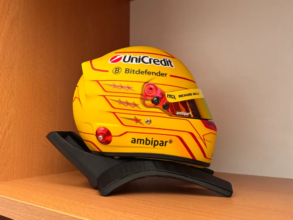 F1 MINI HELMET HANS - 1:2 SCALE (STAND)
