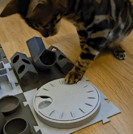 FELIX Activity Center - The Treat Wheel - Wheels, Tubes & Small Pet Toys, in stock