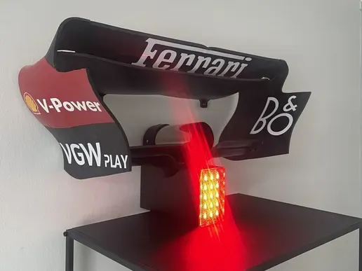 Aileron arrière Ferrari F1, 60 cm avec feu