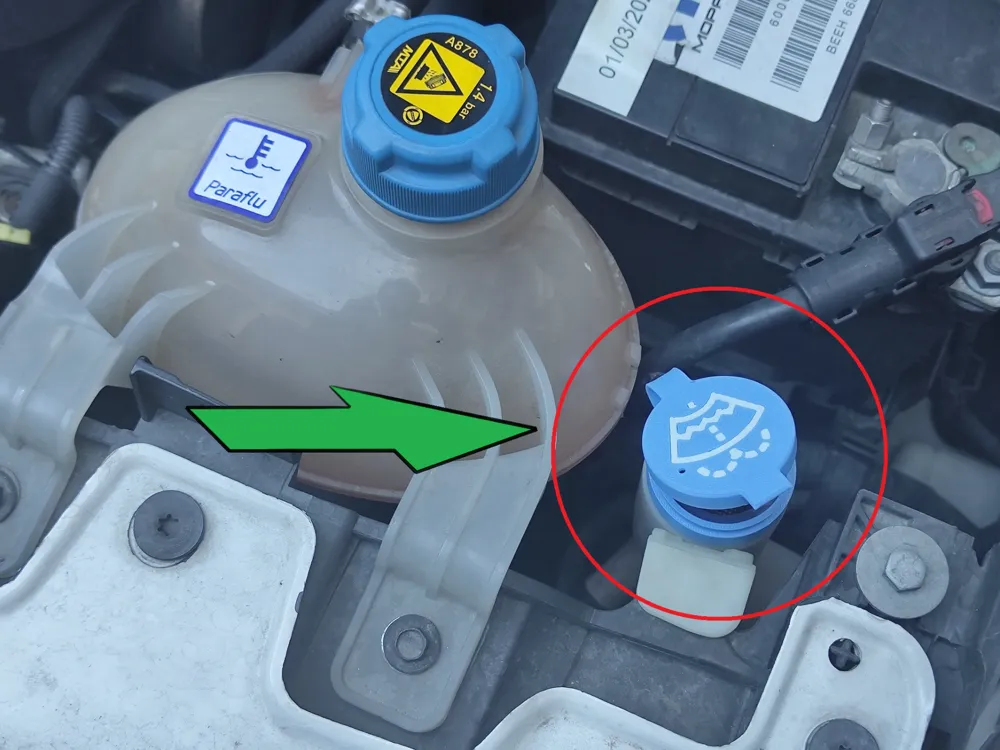 FIAT 500L windshield washer fluid reservoir cap