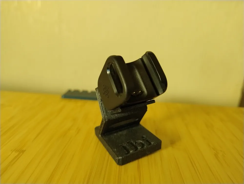 Fit Bit Charge 3 - Charging Stand, photo 2 of 2 - Fit Bit Charge 3 - Charging Stand Household