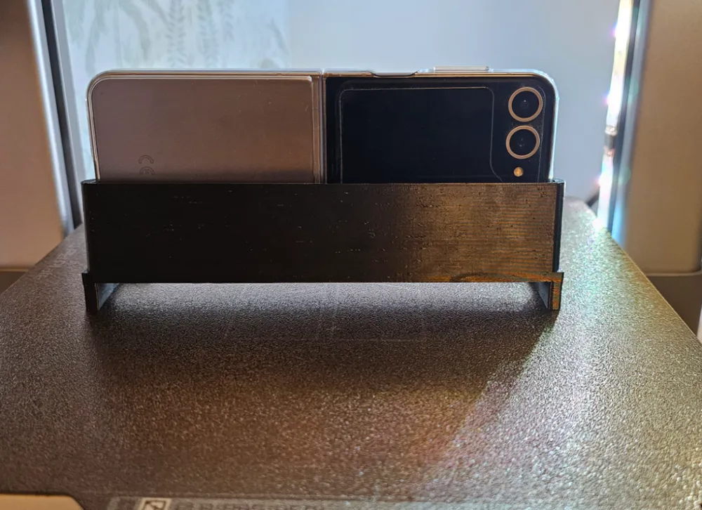 Galaxy 23 ultra, S24 ultra and Flip6 tilted stand - Gadgets, in stock in India