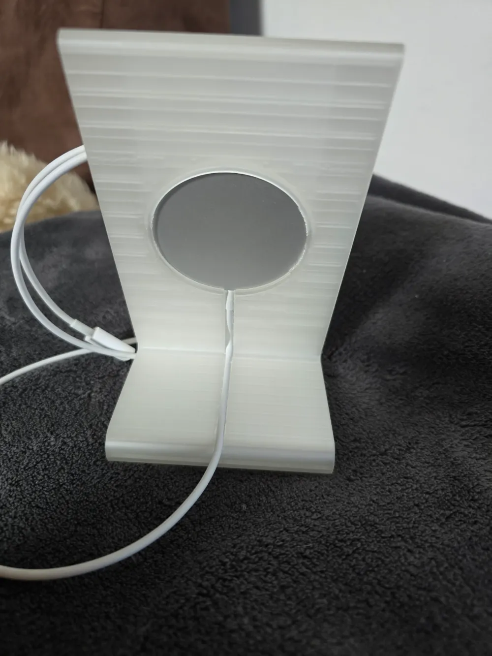 Galaxy S24 Ultra MagSafe Stand, photo 3 of 4 - Galaxy S24 Ultra MagSafe Stand Household