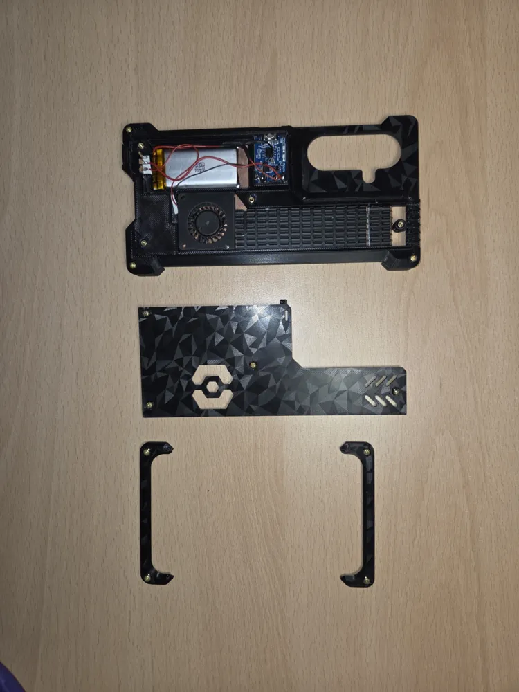 Galaxy S25/S24 Gaming/ Hülle mit aktiver Kühlung, photo 2 of 4 - Galaxy S25/S24 Gaming/ Hülle mit aktiver Kühlung Mobile & Device Accessories