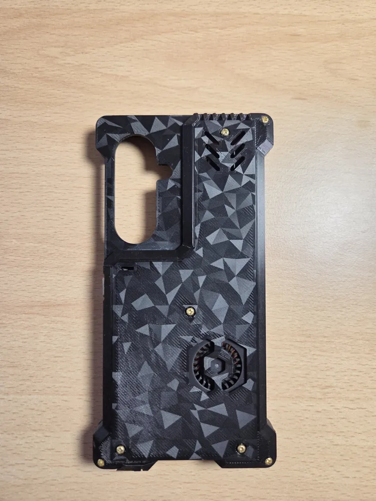 Galaxy S25/S24 Gaming/ Hülle mit aktiver Kühlung, photo 3 of 4 - Galaxy S25/S24 Gaming/ Hülle mit aktiver Kühlung Mobile & Device Accessories