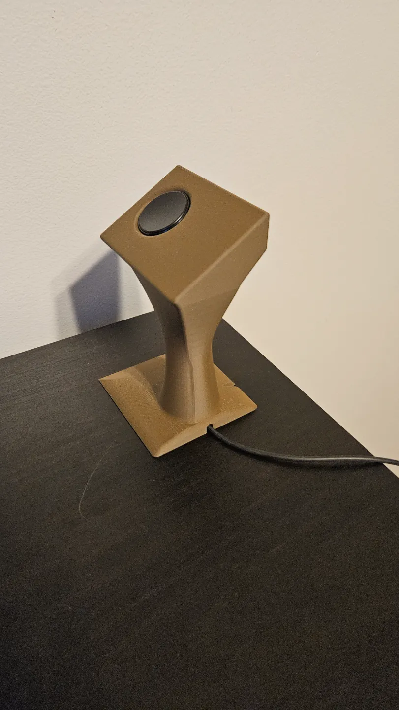 Galaxy Watch 7 Ultra Charging Stand, photo 3 of 4 - Galaxy Watch 7 Ultra Charging Stand Tools