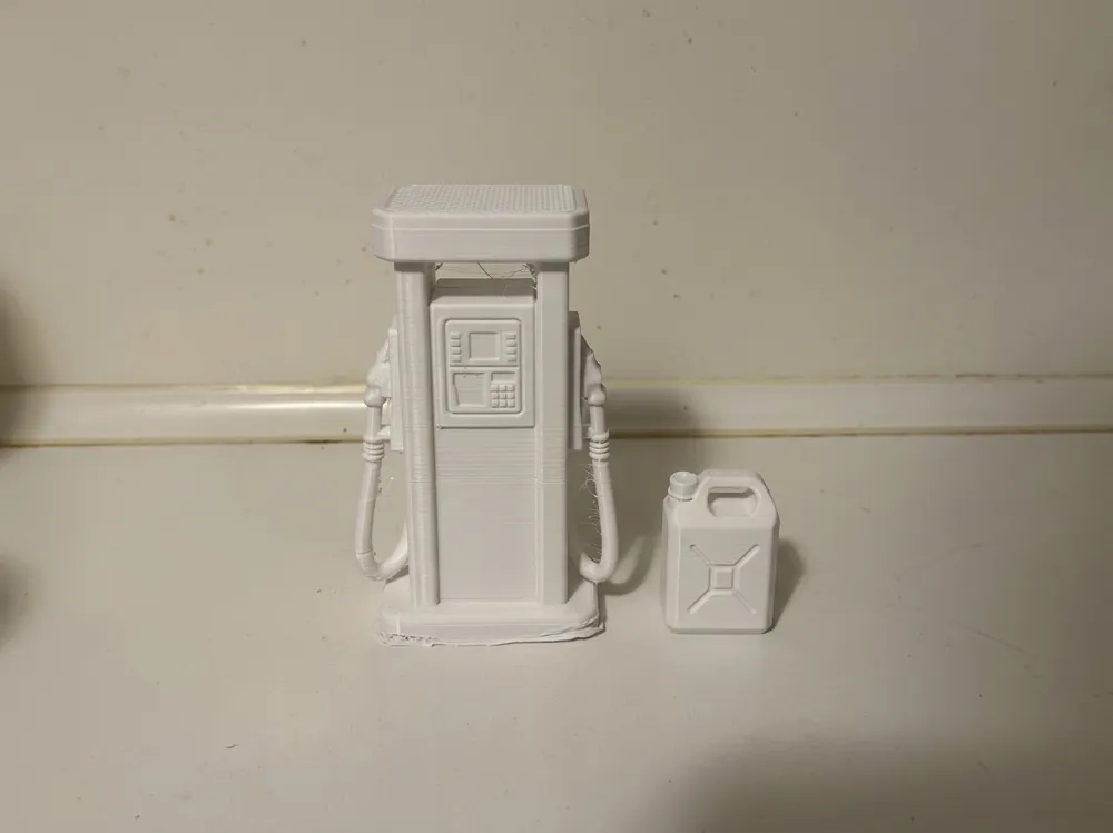 Gas Station Pump & Fuel Can Set, photo 3 of 4 - Gas Station Pump & Fuel Can Set Miniatures