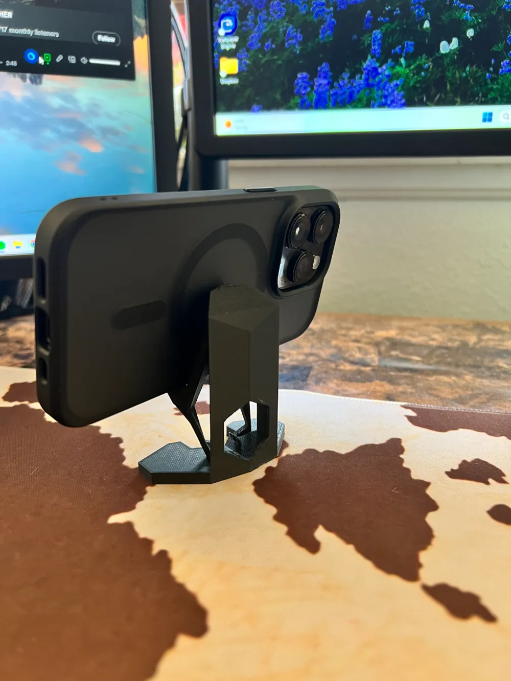 Geometric Phone Stand with Cord Holder, photo 3 of 4 - Geometric Phone Stand with Cord Holder Hobby & DIY