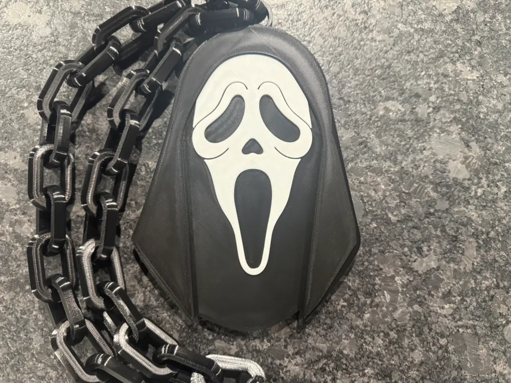 Ghostface Scream Halloween Hype Chain, photo 2 of 3 - Ghostface Scream Halloween Hype Chain Household
