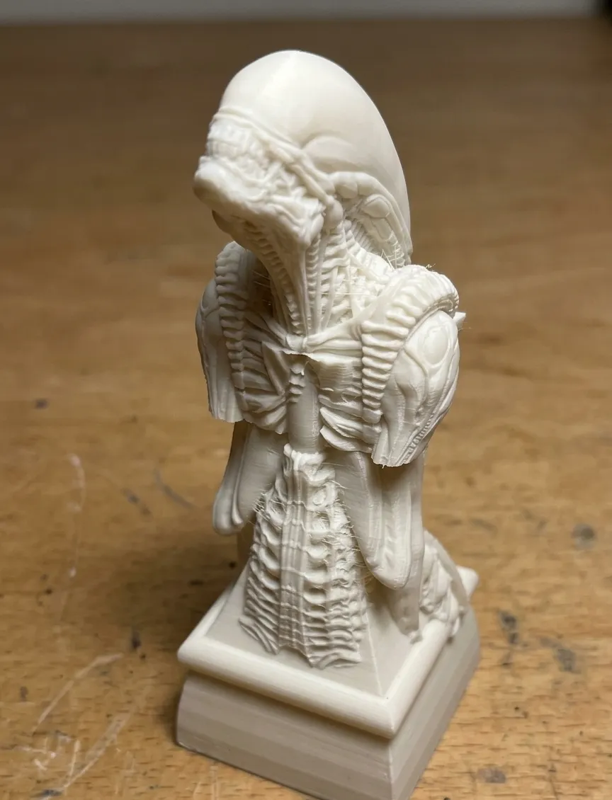 ECHEC GIGER, another view - Sci-fi & Movie Figures, chessgame