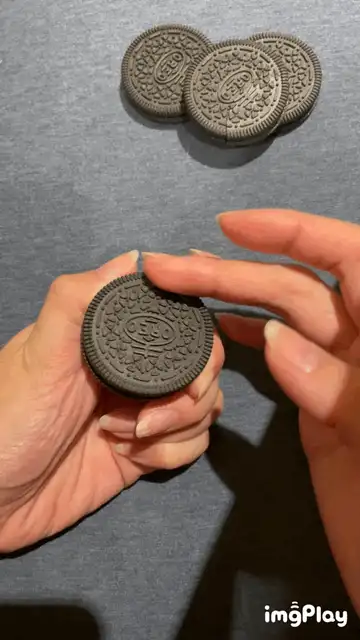Realistic Free Spinning Super Smooth Oreo Fidget!